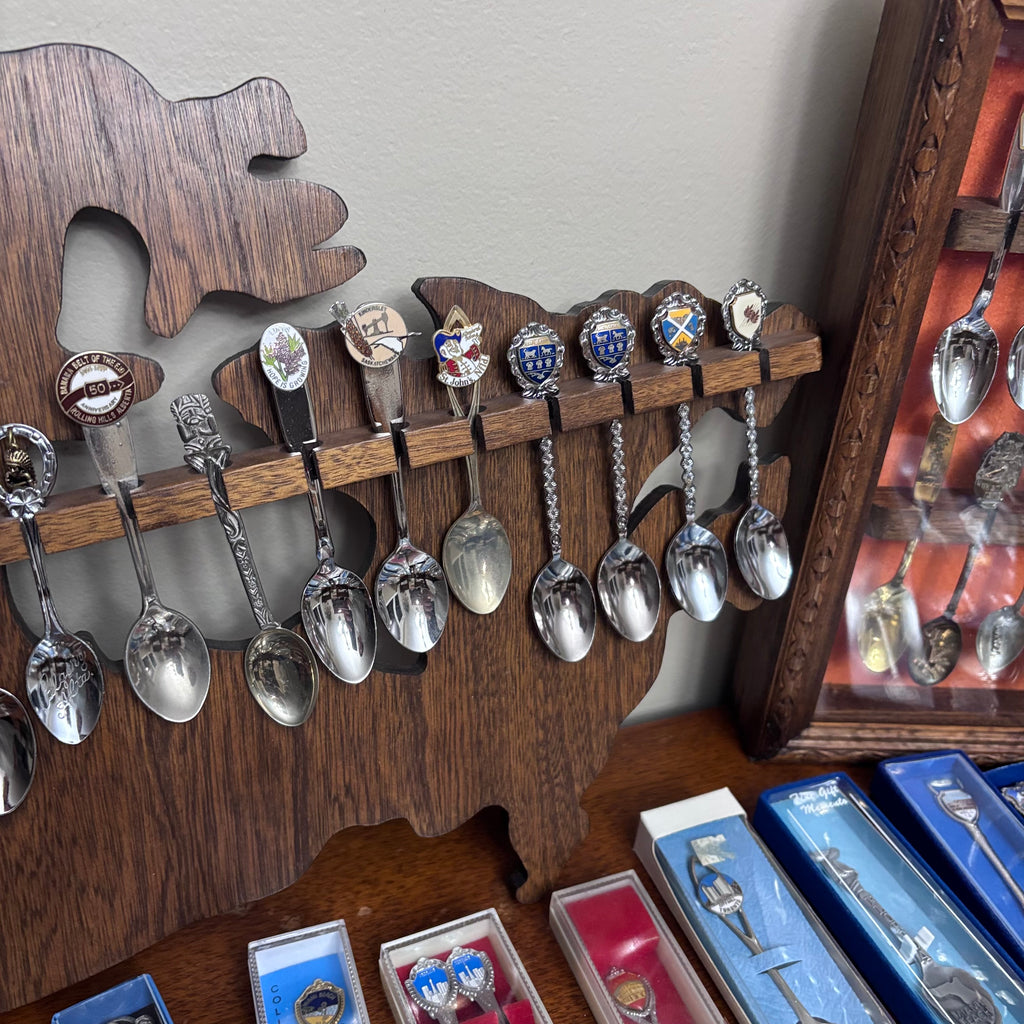 K405 Vintage collector spoons grouping