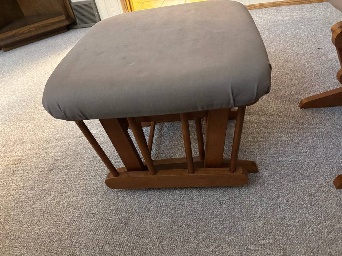 K505B Vintage glider with solid wood frame