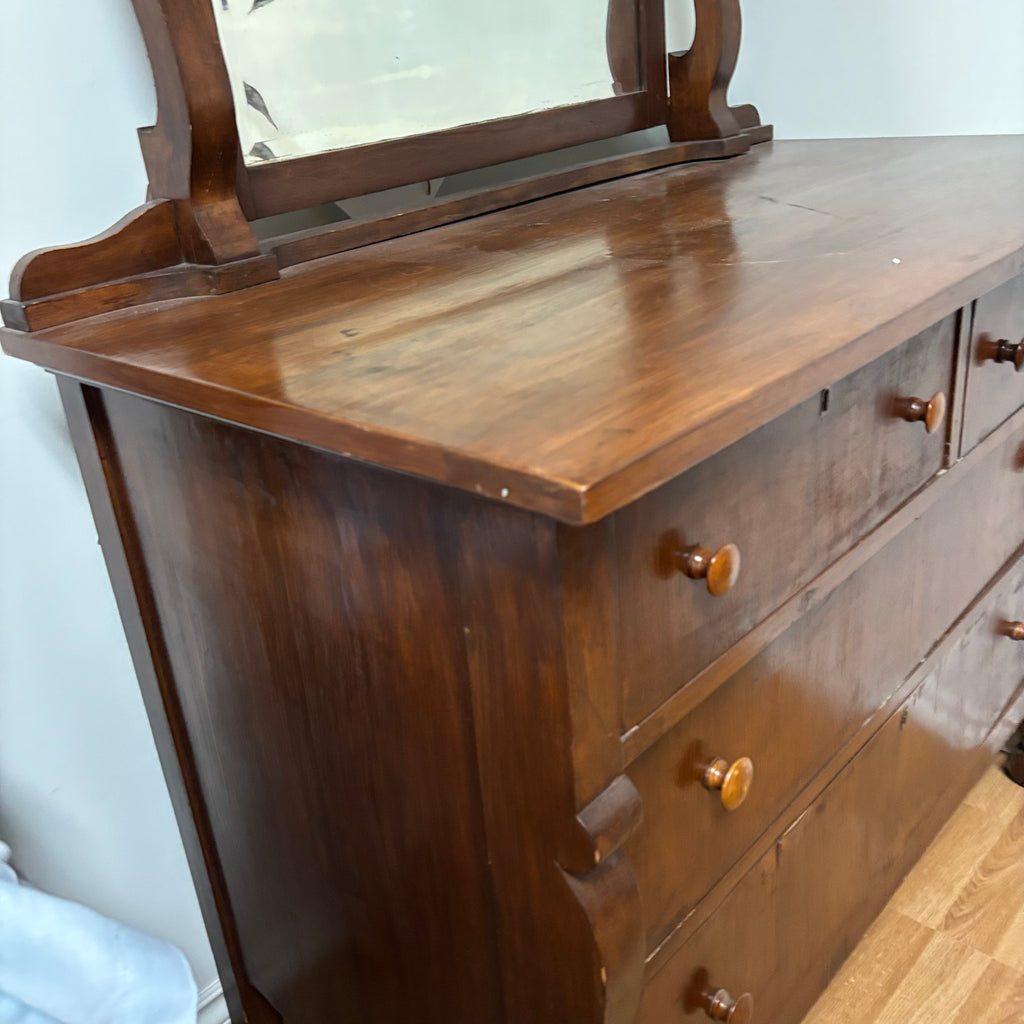 F180 Solid wood antique 4 Drawer dresser with mirror (some dings/separation along edges of drawer)