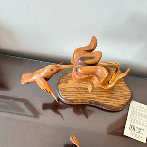 COLLECTIBLES GROUPING (CARVED WOODEN HUMMINGBIRD AND MORE) - P287