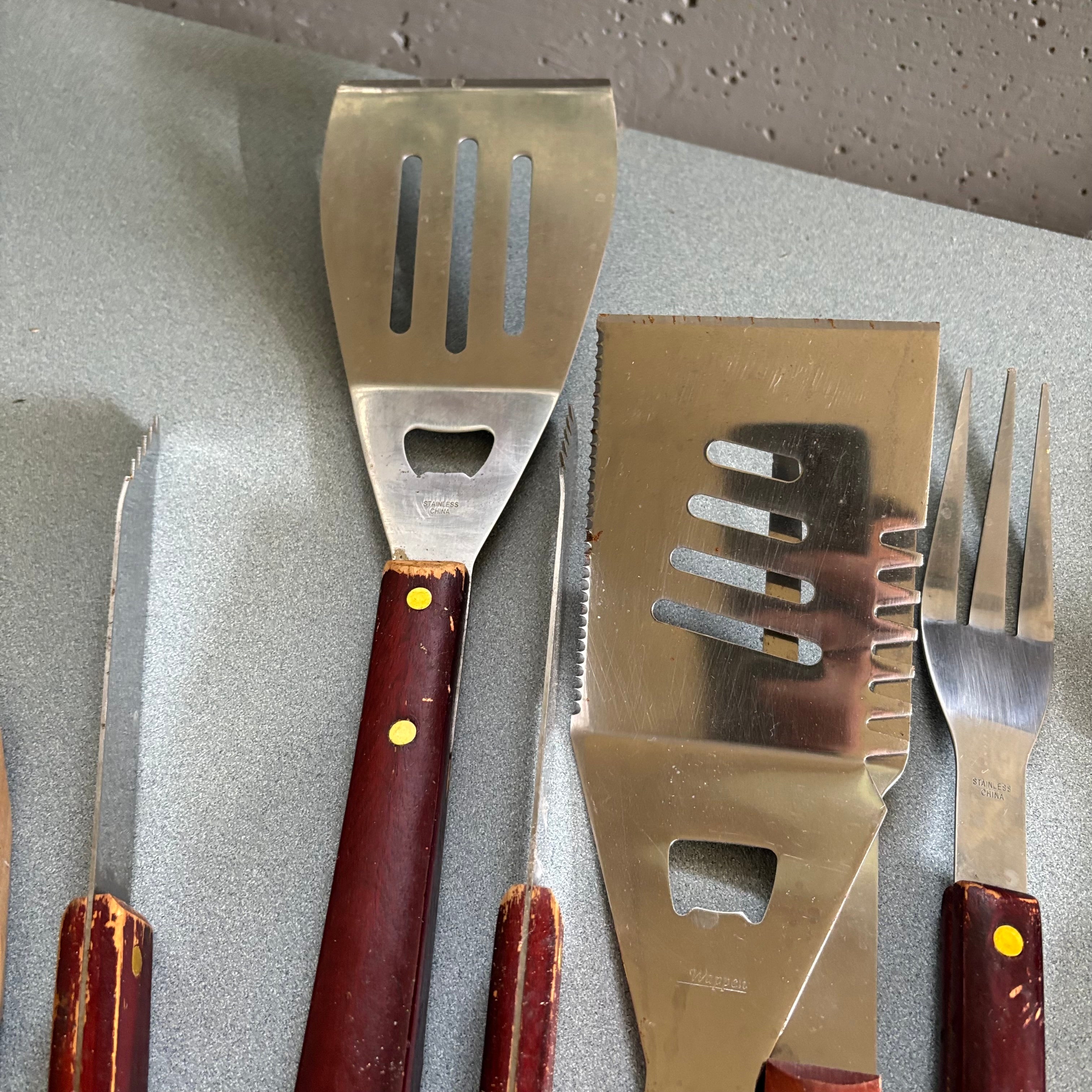 F183 Bbq utensils grouping