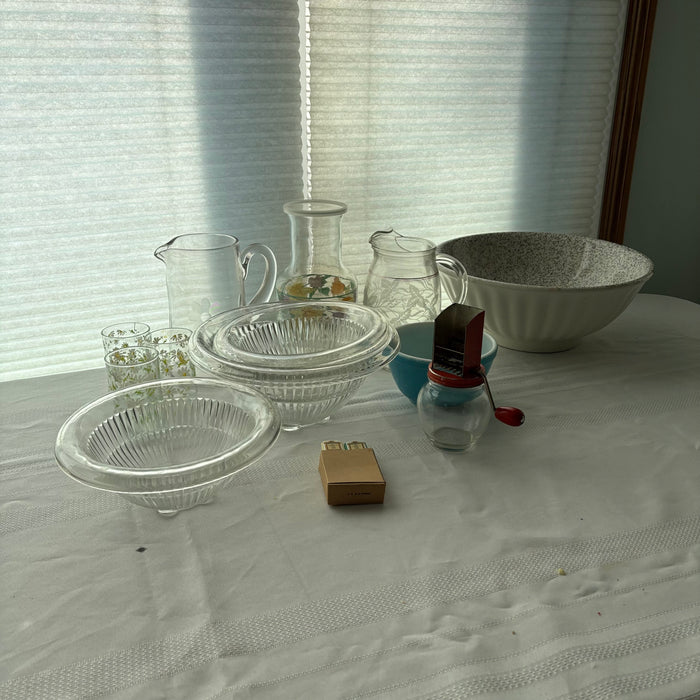 Vintage Kitchen Grouping (Mixing Bowls and More) - C429A
