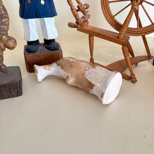 COLLECTIBLES GROUPING (WOODEN, GLASS AND PORCELAIN) - P289