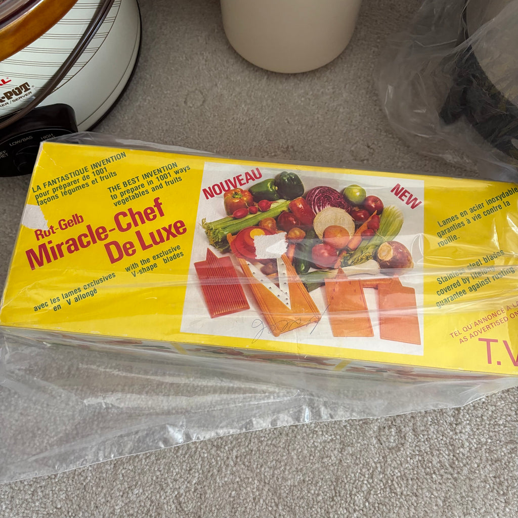 E887 Vintage Kitchen grouping (Thermoses and more)