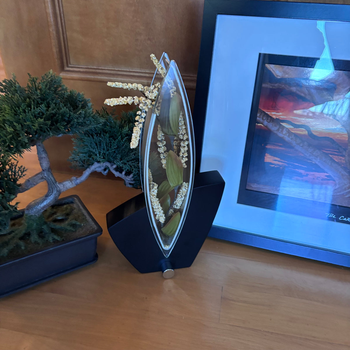 X253 Home decor grouping (plastic bonsai and more)