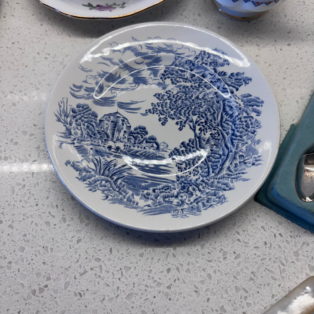 X262 Vintage Grouping (lace table cloth and more)