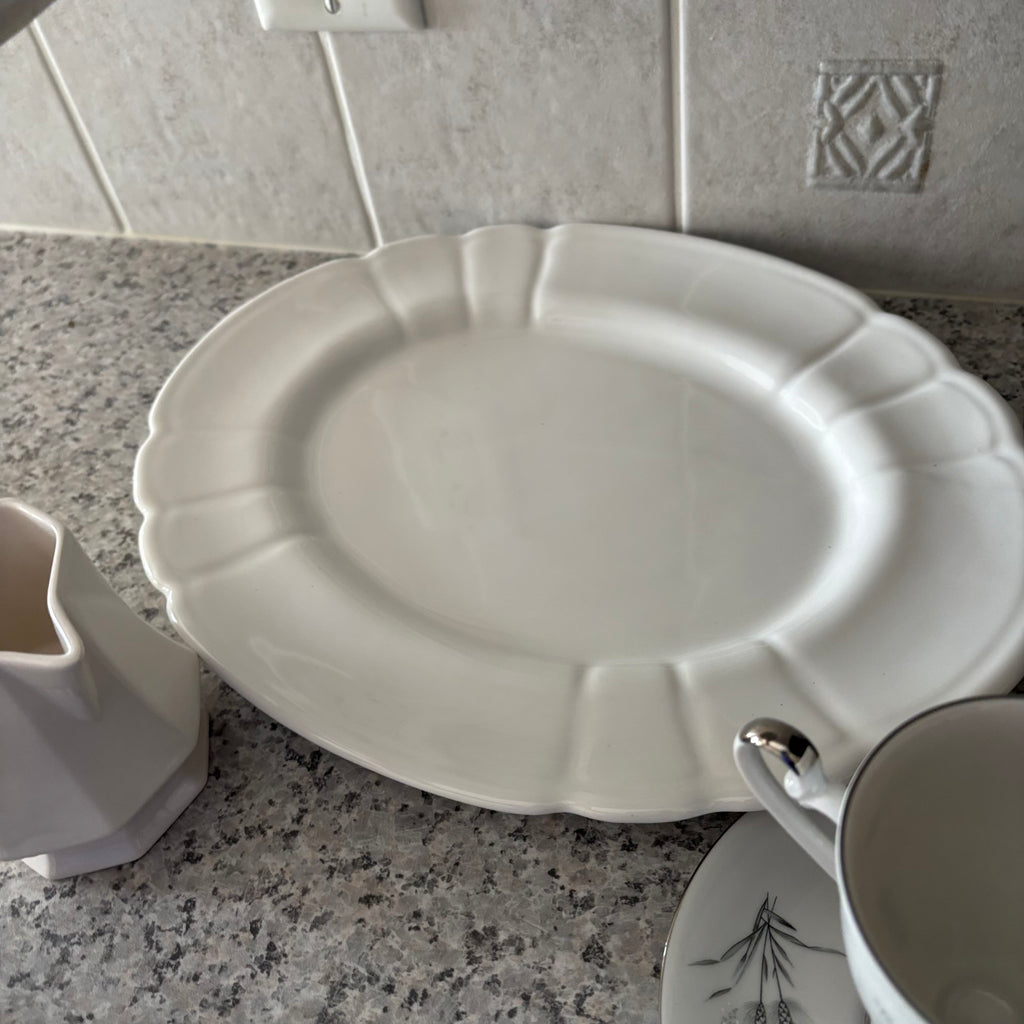E891 Soup tureen kitchen grouping