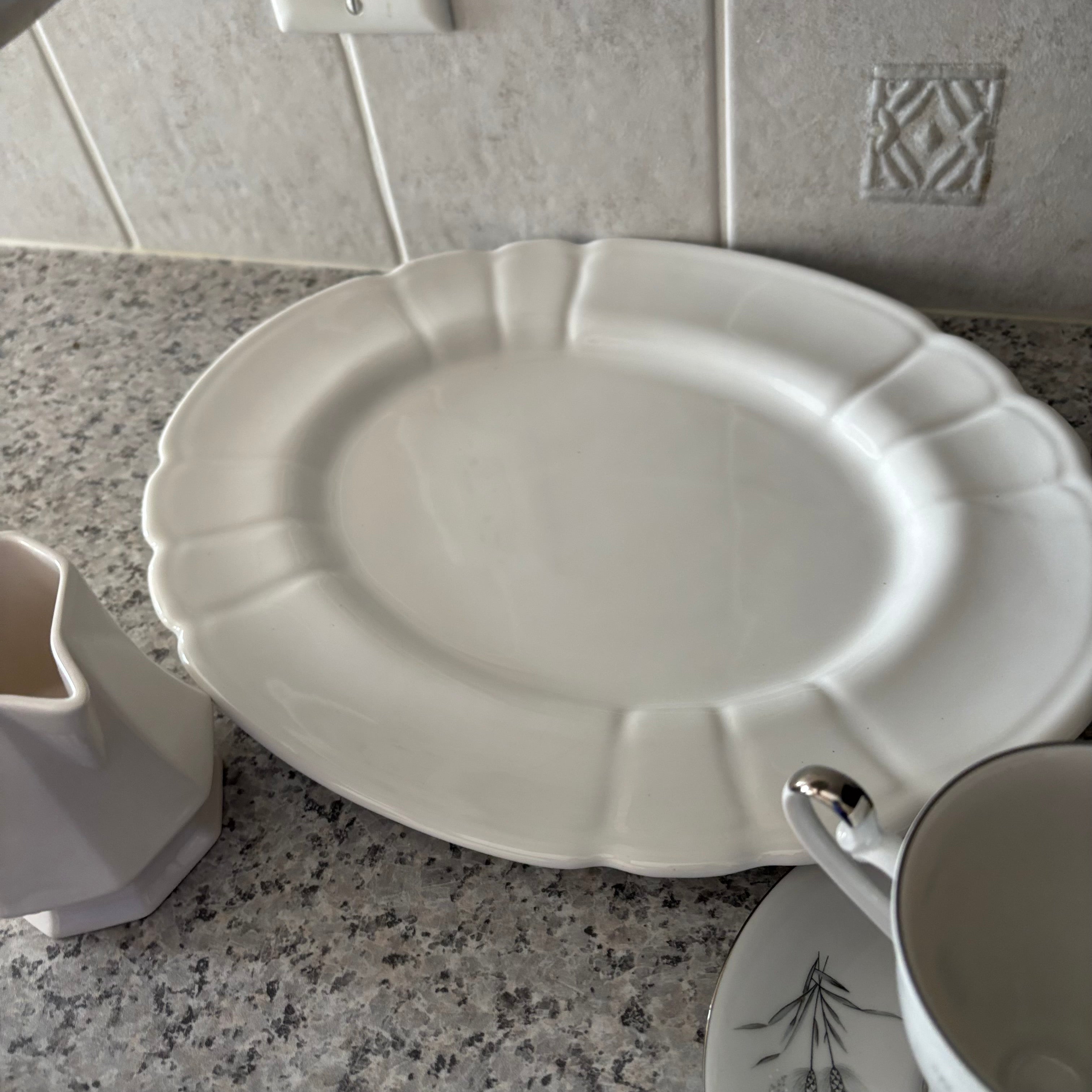 E891 Soup tureen kitchen grouping