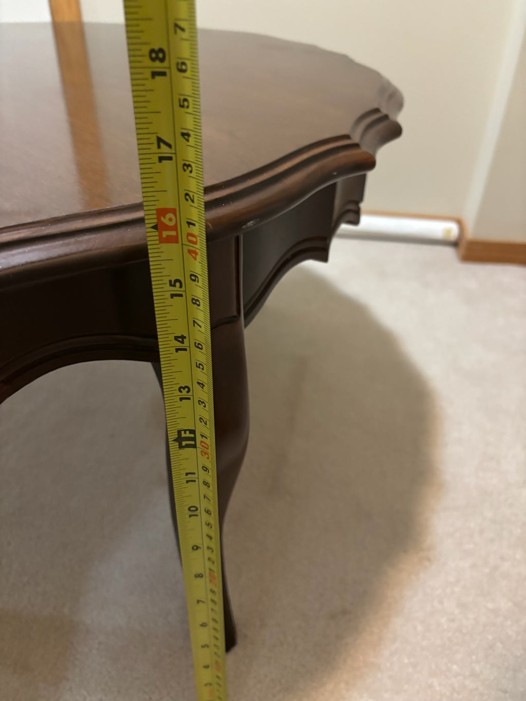 Y208 Vintage Solid wood round accent table (16" x 34.5")