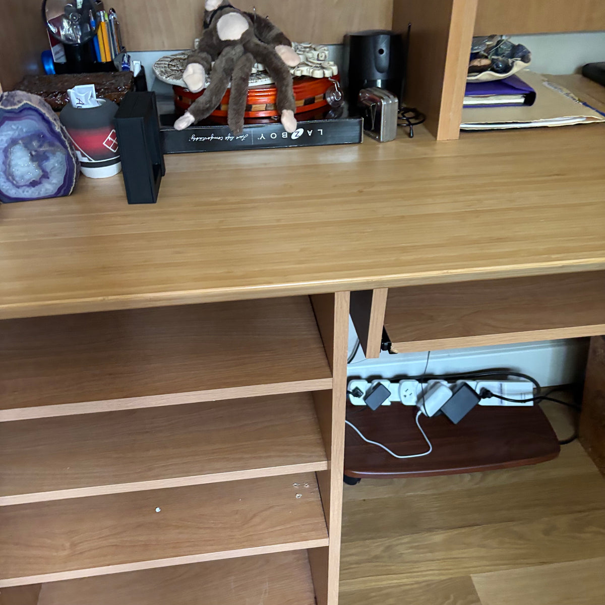 D189 Simple Home Office Desk with 2 Small Upper Organizer’s (contents not included)