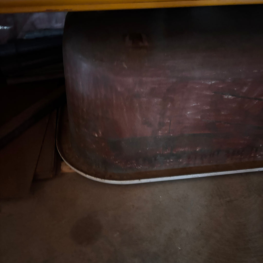 F424 Cast iron bath tub (as is, where is)