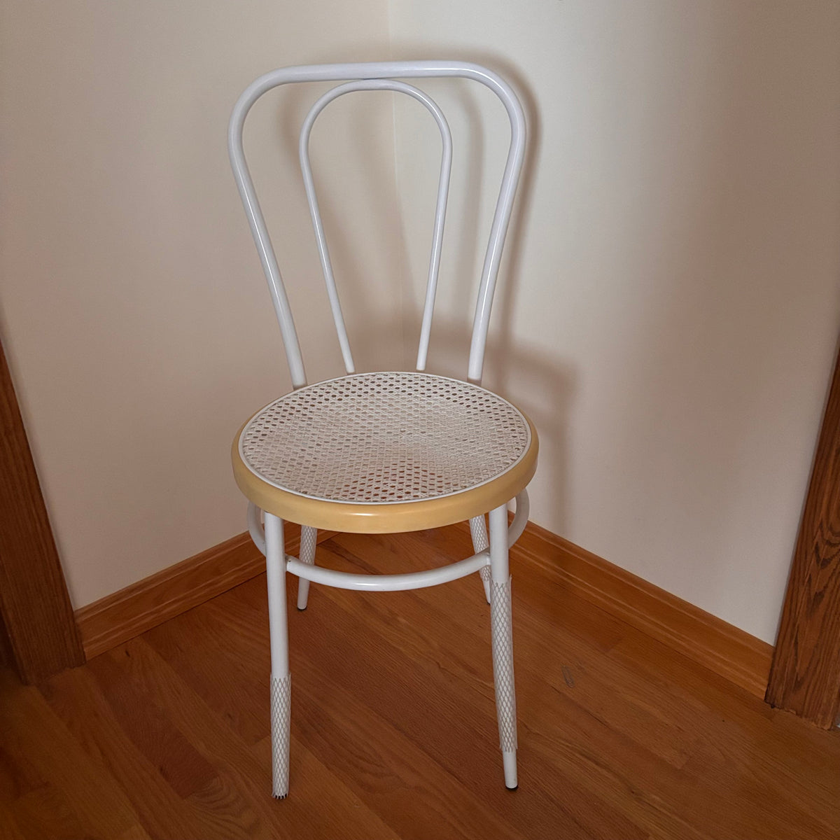 F412 Single vintage chair with rattan seat