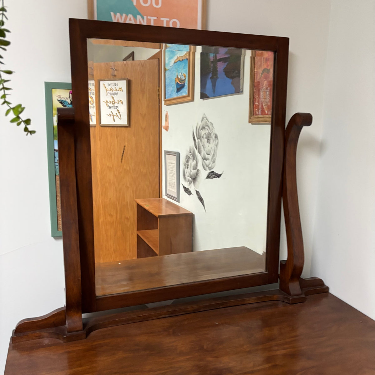 F180 Solid wood antique 4 Drawer dresser with mirror (some dings/separation along edges of drawer)