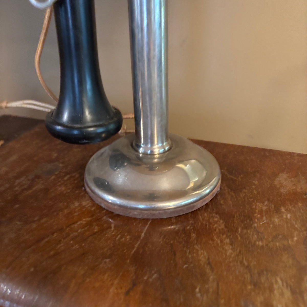 E114 Antique phone table lamp (untested)