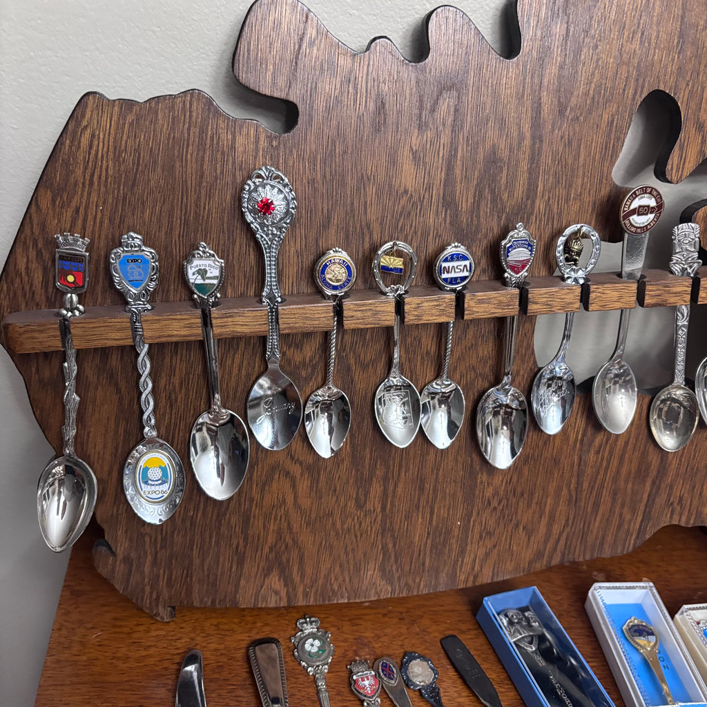 K405 Vintage collector spoons grouping