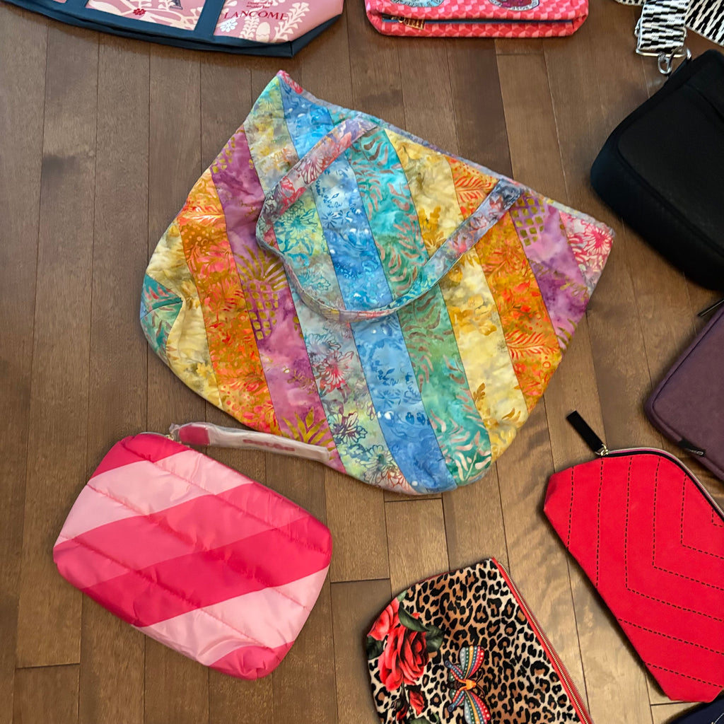 E898 Wallets, makeup bags and more grouping