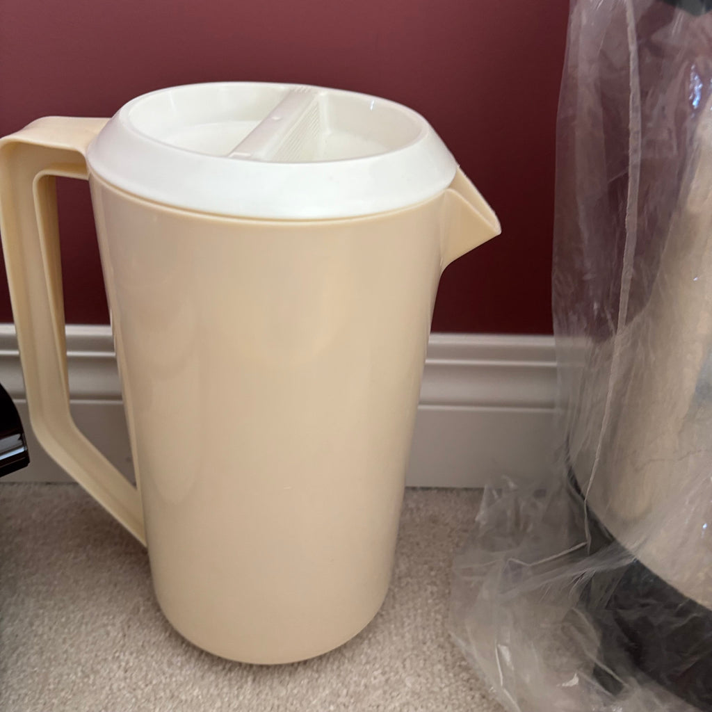 E887 Vintage Kitchen grouping (Thermoses and more)
