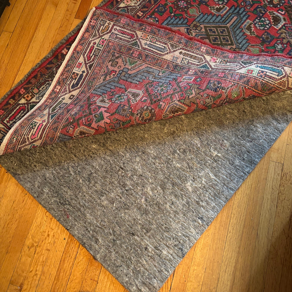 E131 Vintage wool rug with underlay (51” x 31”)
