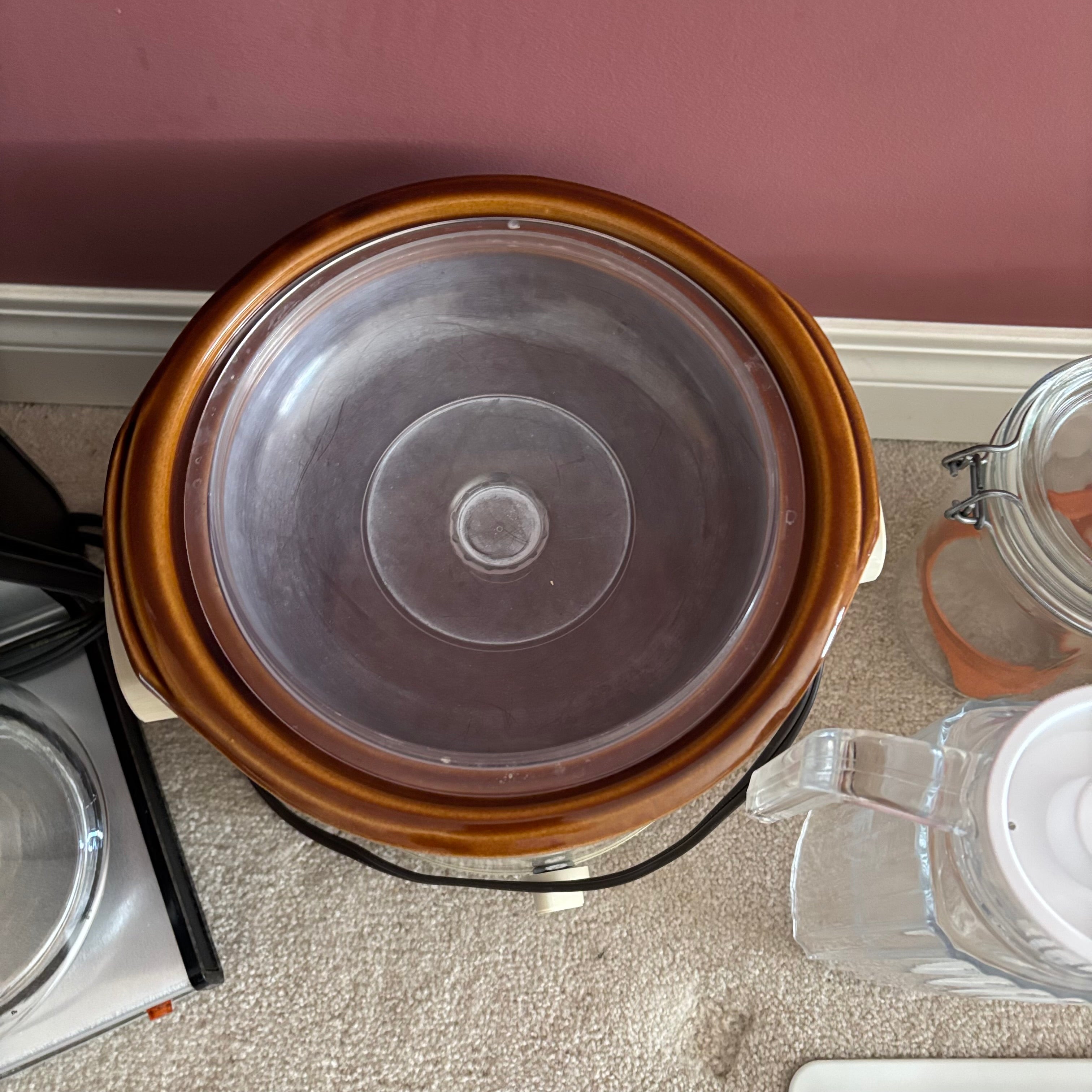 E895 Kitchen grouping (crockpot and more)