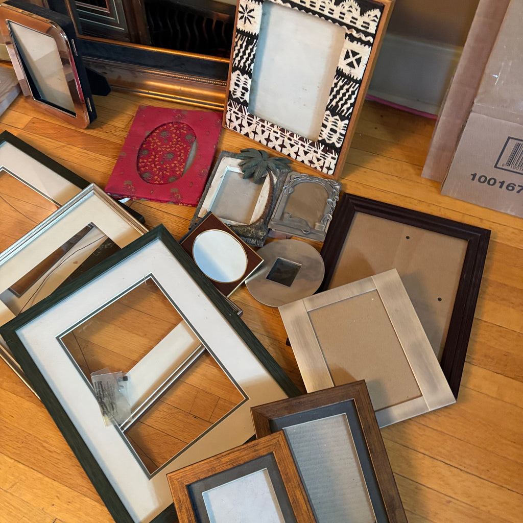 E101 Picture frames grouping