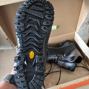 Size 8.5 Women's Merrell Hiking Boots - M361